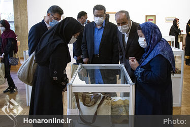 بازدید دکترسید مجتبی حسینی از نمایشگاه آثار سوزن‌دوزی معاصر ایران