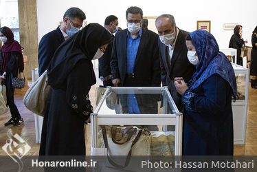 بازدید دکترسید مجتبی حسینی از نمایشگاه آثار سوزن‌دوزی معاصر ایران