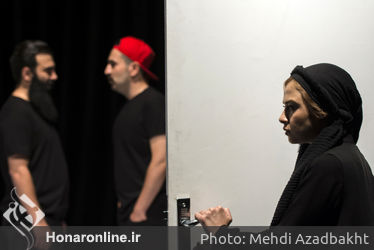 نمایش "گرگ‌ها کروات نمی‌زنند" در عمارت نوفل لوشاتو