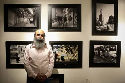 Photographic discourse between city and its dwellers