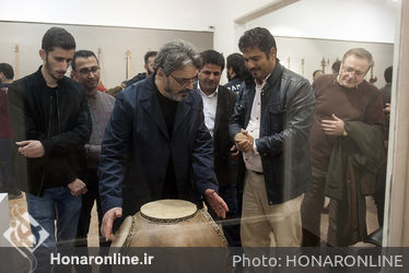 بازدید حسین علیزاده از نمایشگاه سازخانه