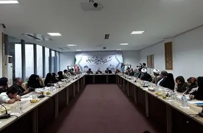 گفت و گوی شاعرانه شیرازی‌ها و چشم‌ بادامی‌ها