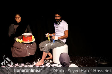 نمایش " روی پوست شهر " در خانه نمایش مهرگان