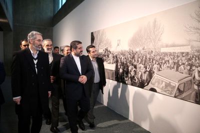 دیدار با تهران سال ۵۷ در موزه هنرهای معاصر | «آینه در آینه ۲» افتتاح شد